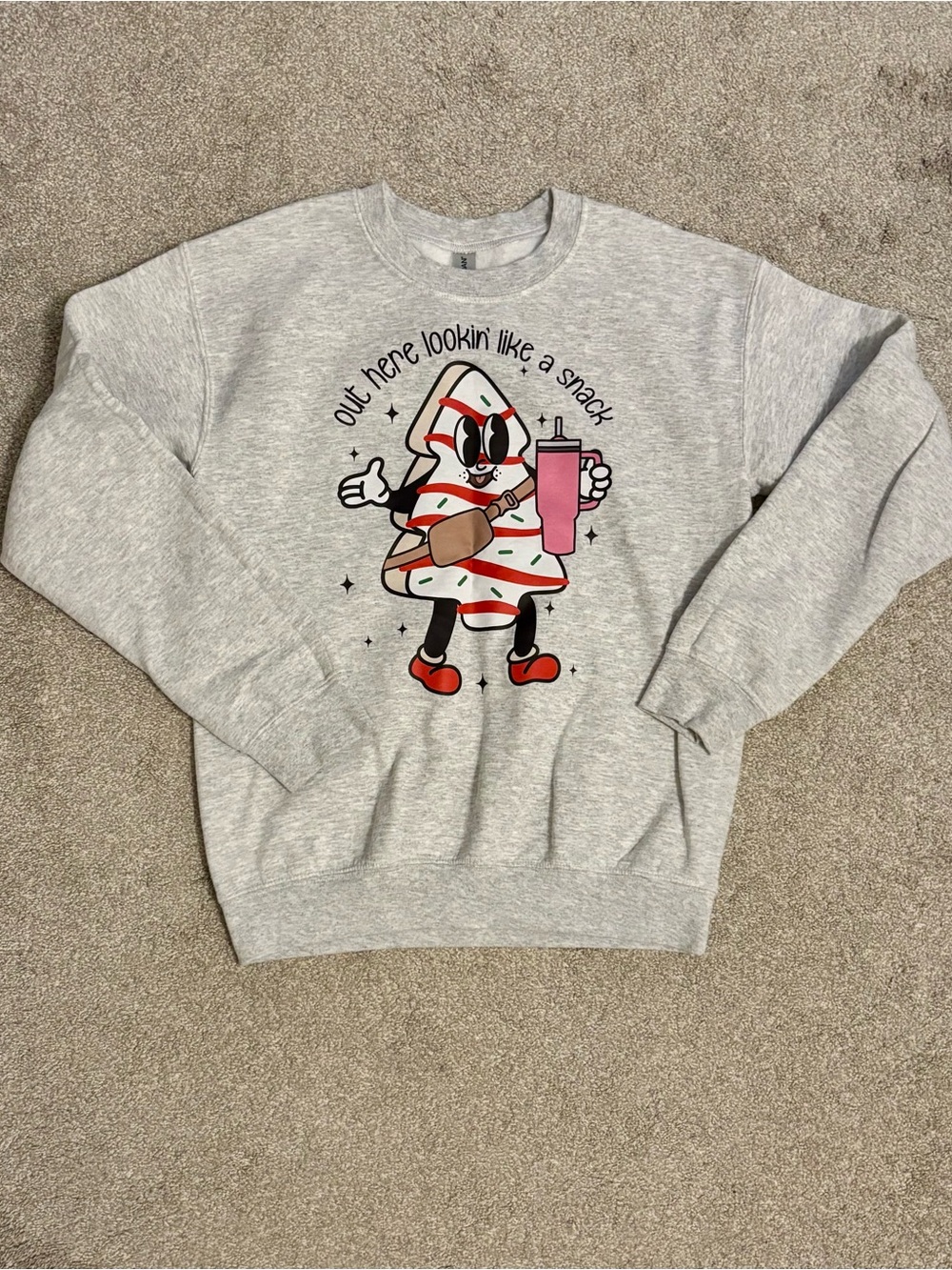 Women’s Small Gildan Light Gray Crewneck Sweatshirt with Christmas Cake Graphic